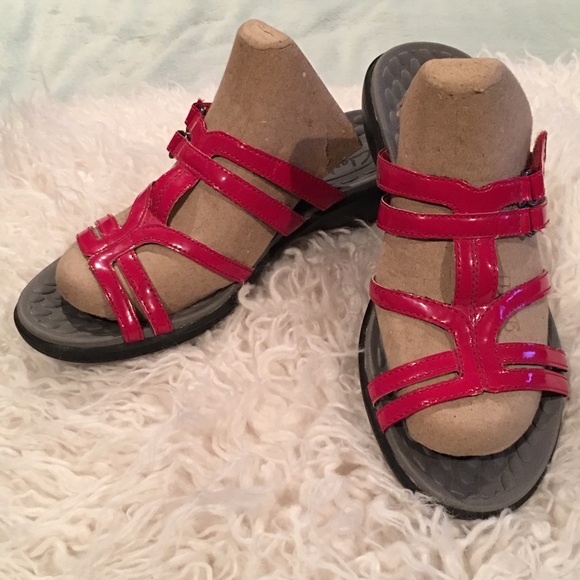 privo sandals clarks